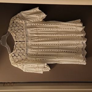 Beautiful white short sleeve peasant blouse Medium.